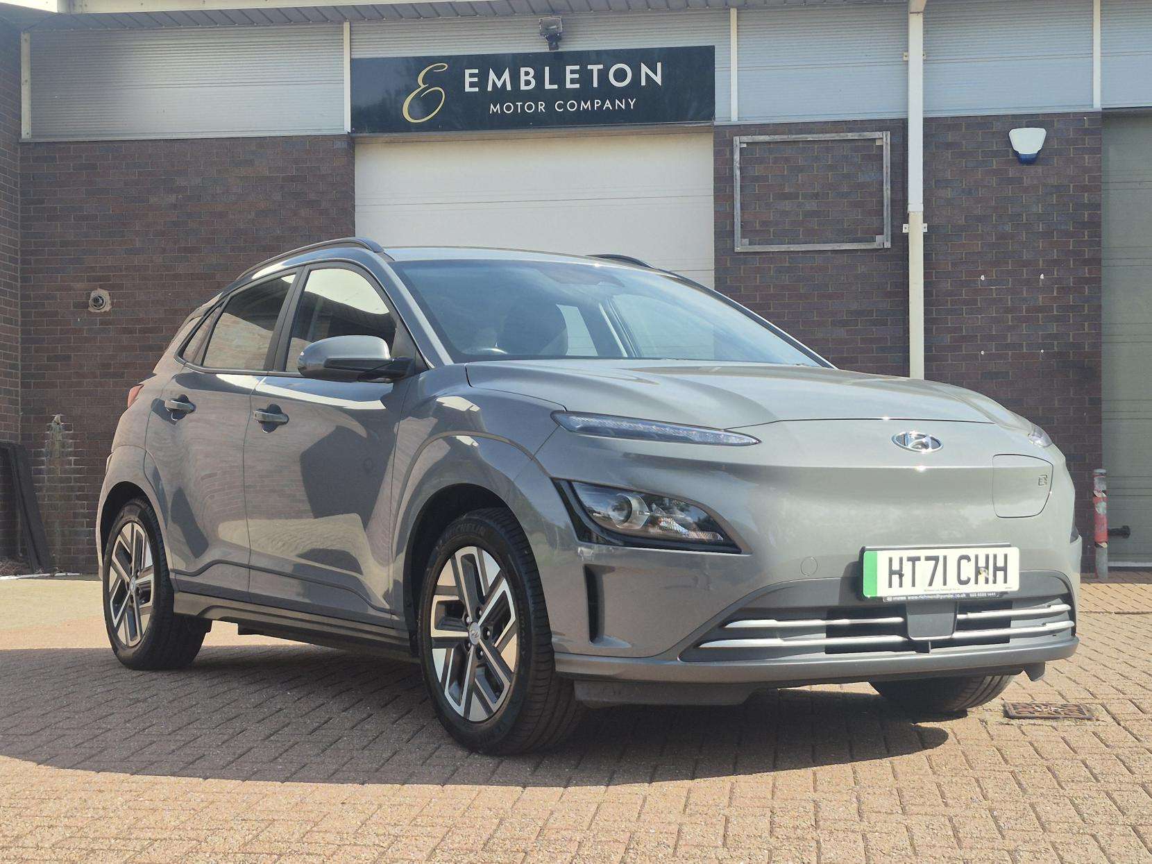 A 2022 HYUNDAI KONA 39kWh SE Connect SUV 5dr Electric Auto (10.5kW Charger) (136 ps) A 2022 HYUNDAI KONA 39kWh SE Connect SUV 5dr Electric Auto (10.5kW Charger) (136 ps)