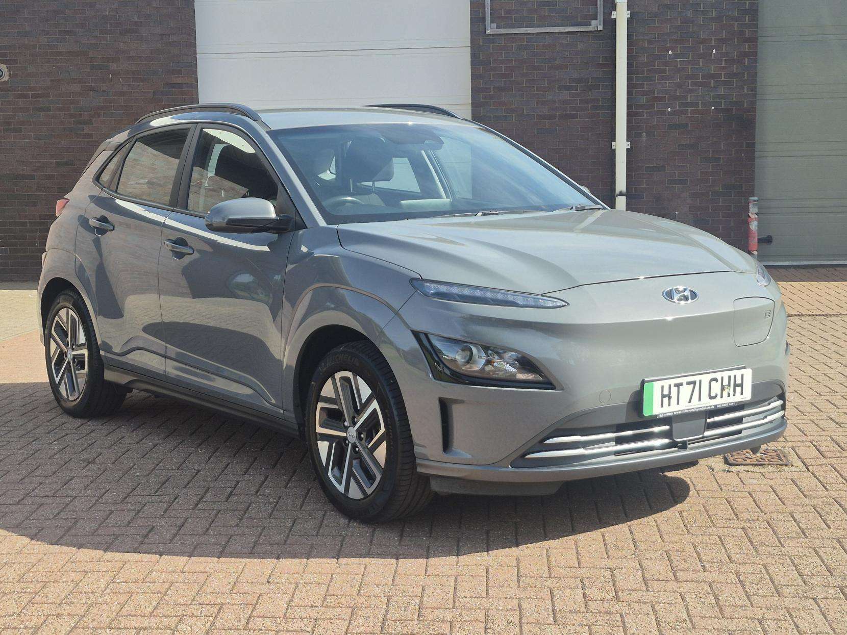 A 2022 HYUNDAI KONA 39kWh SE Connect SUV 5dr Electric Auto (10.5kW Charger) (136 ps) A 2022 HYUNDAI KONA 39kWh SE Connect SUV 5dr Electric Auto (10.5kW Charger) (136 ps)