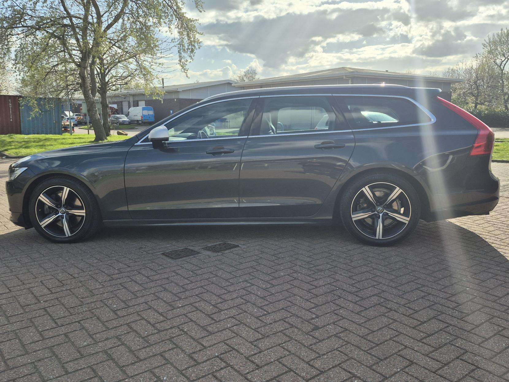2019 VOLVO V90 2019 VOLVO V90