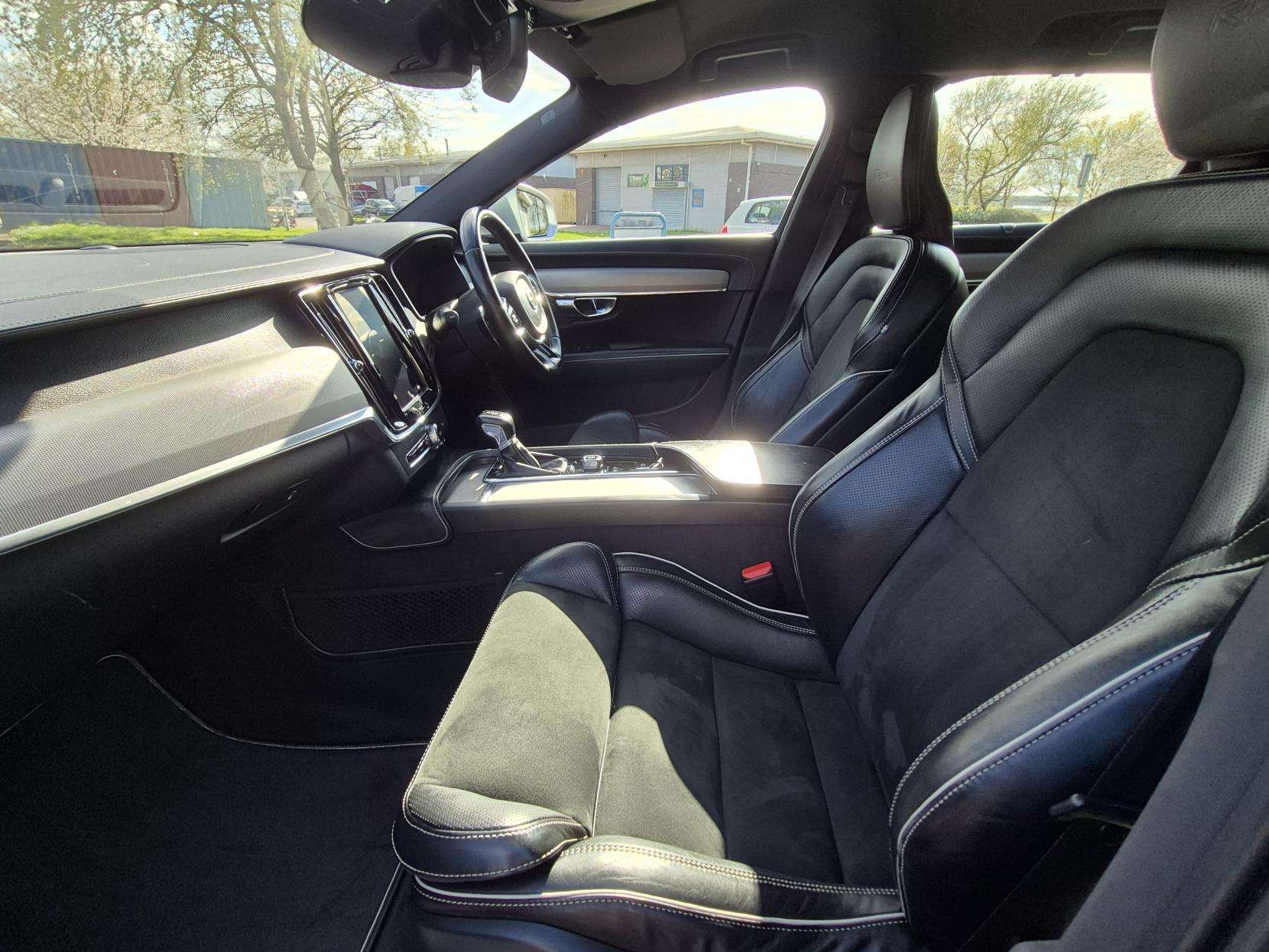 2019 VOLVO V90 2019 VOLVO V90