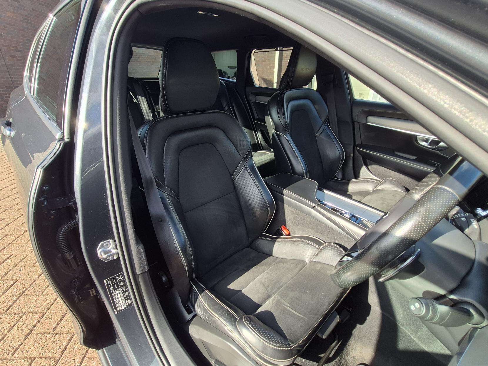 2019 VOLVO V90 2019 VOLVO V90