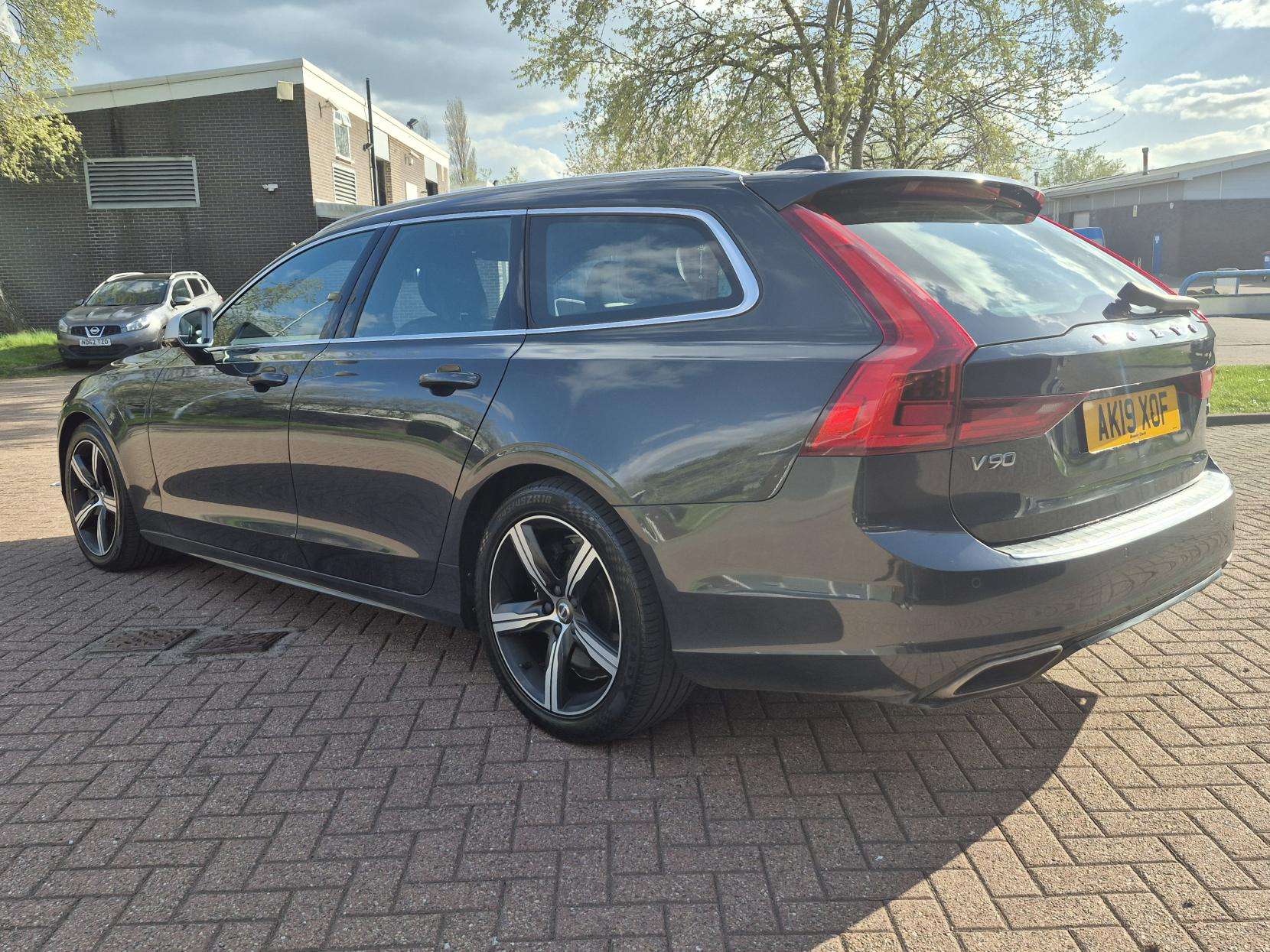 2019 VOLVO V90 2019 VOLVO V90