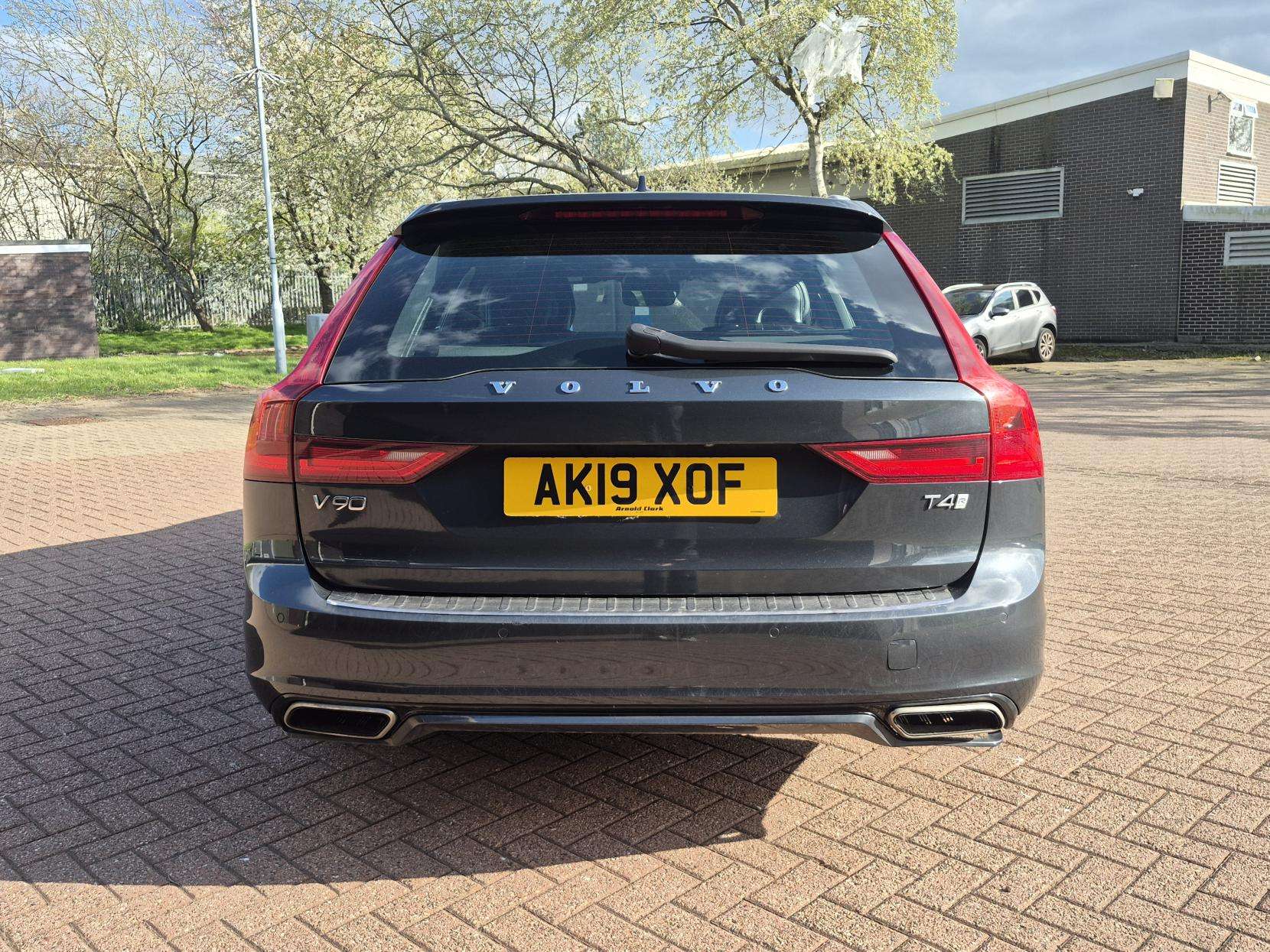 2019 VOLVO V90 2019 VOLVO V90