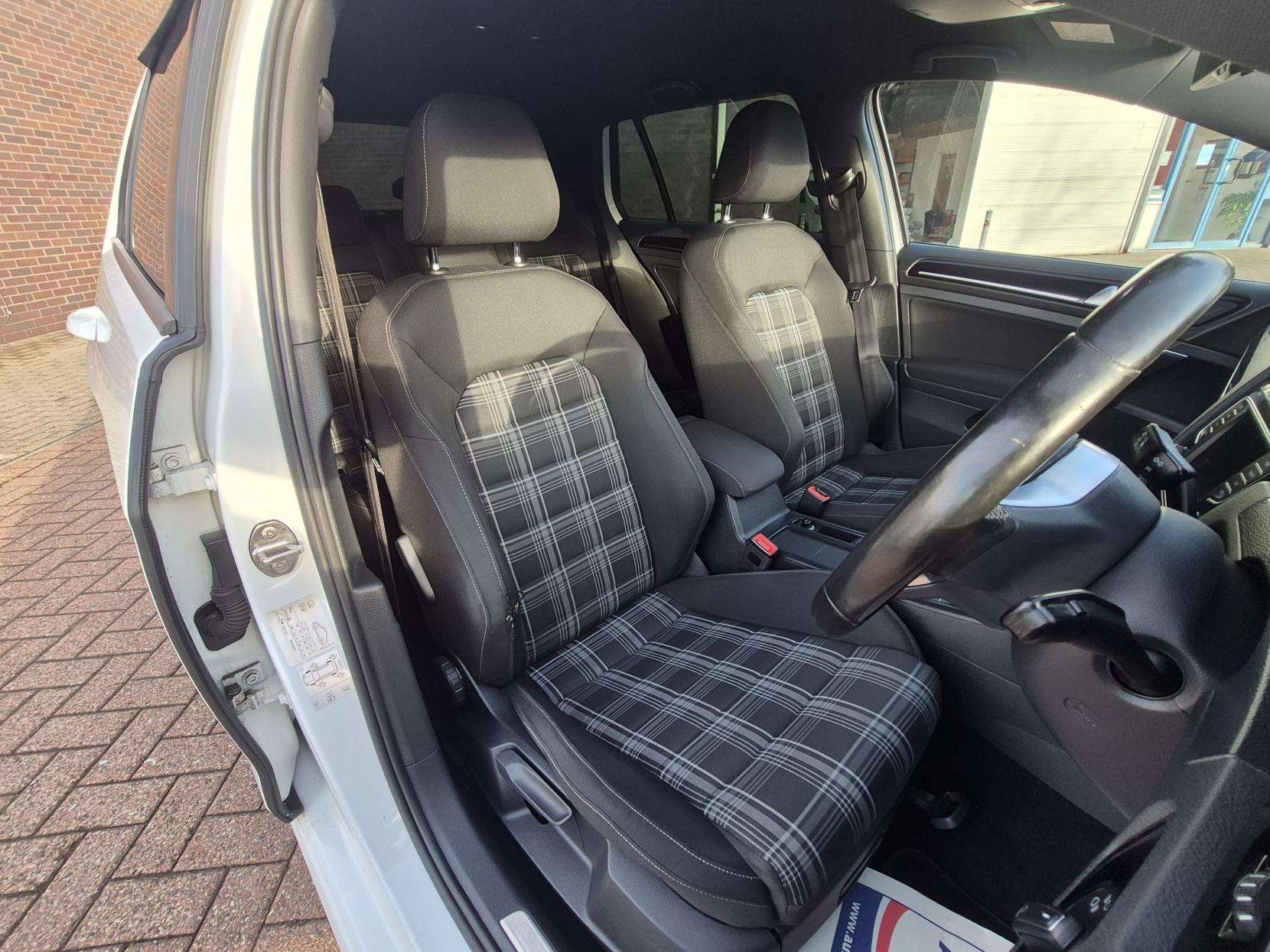 2016 VOLKSWAGEN GOLF 2016 VOLKSWAGEN GOLF