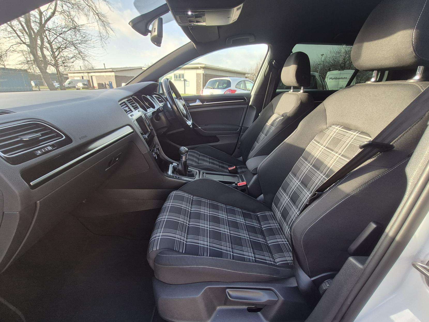 2016 VOLKSWAGEN GOLF 2016 VOLKSWAGEN GOLF