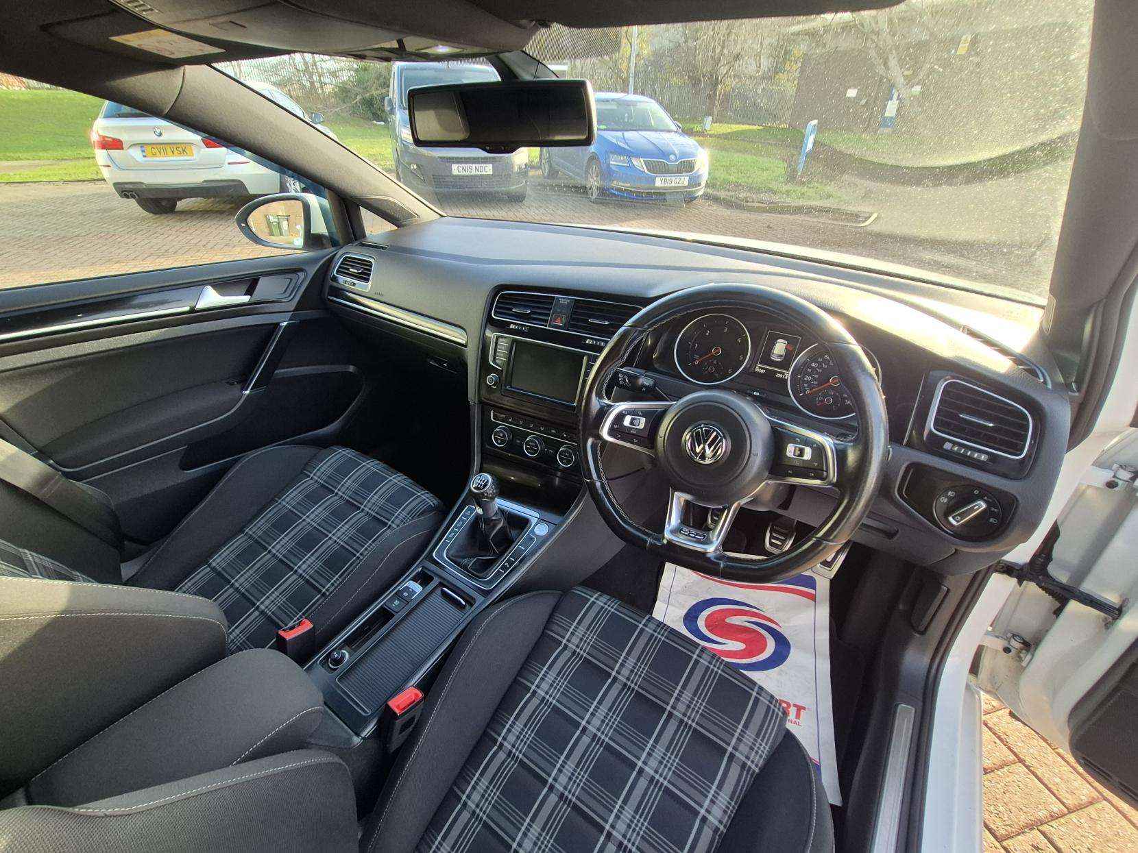 2016 VOLKSWAGEN GOLF 2016 VOLKSWAGEN GOLF