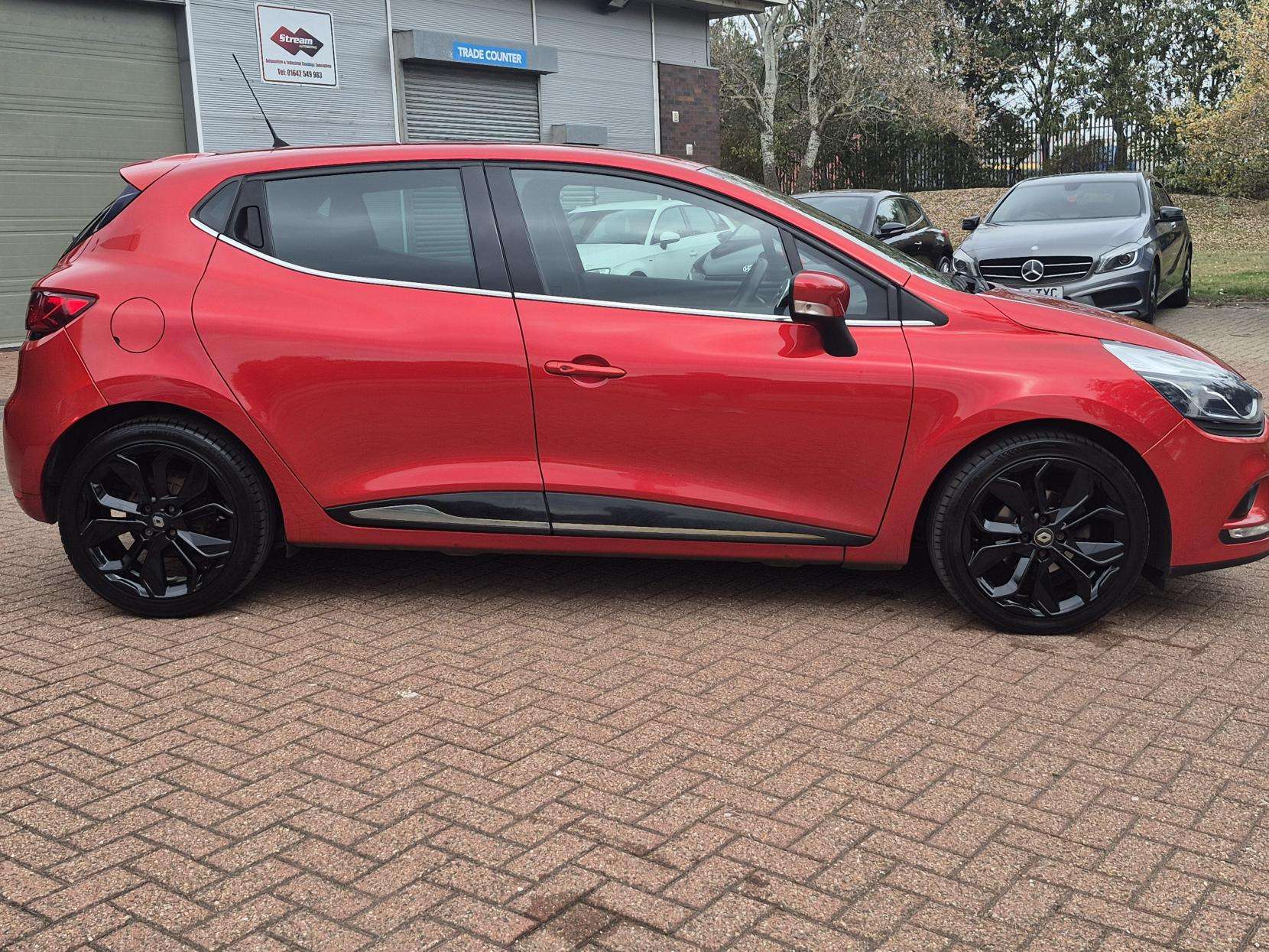 A 2018 RENAULT CLIO 0.9 TCe Iconic Hatchback 5dr Petrol Manual Euro 6 (s/s) (75 ps) A 2018 RENAULT CLIO 0.9 TCe Iconic Hatchback 5dr Petrol Manual Euro 6 (s/s) (75 ps)