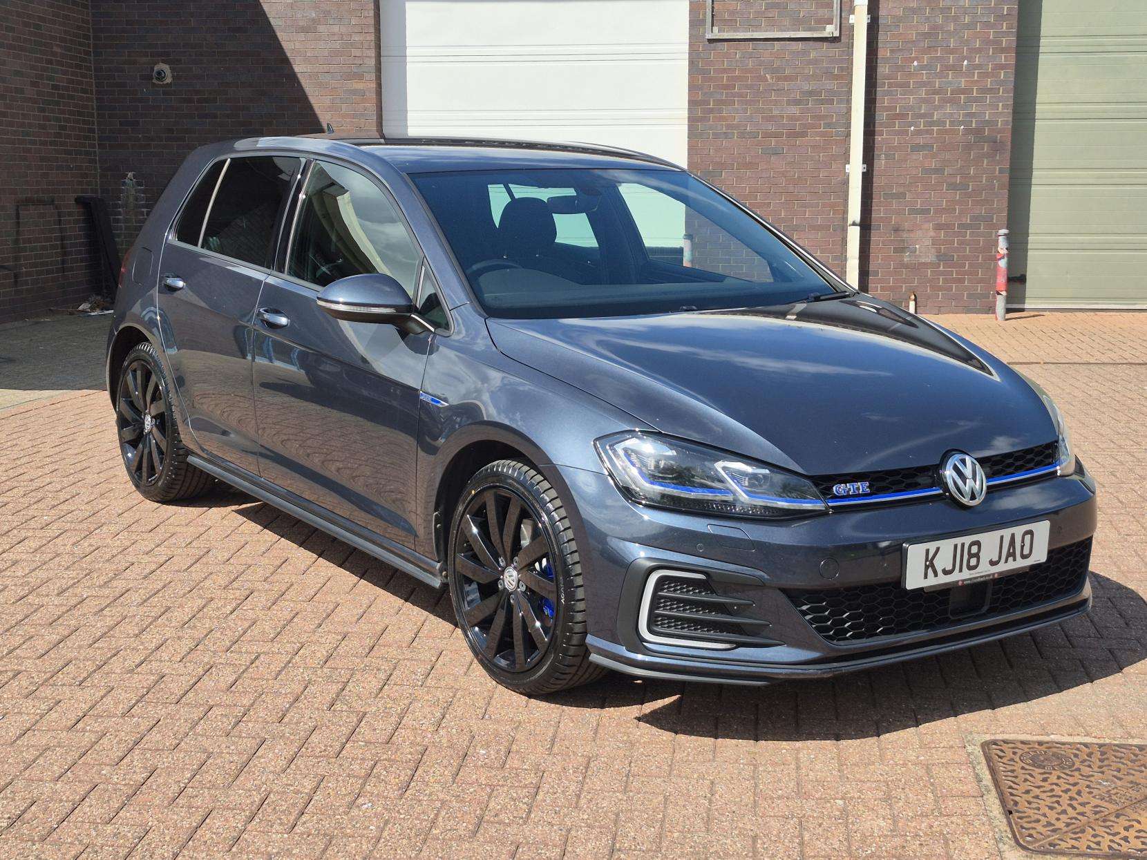 A 2018 VOLKSWAGEN GOLF 1.4 TSI 8.7kWh GTE Advance Hatchback 5dr Petrol Plug-in Hybrid DSG Euro 6 (s/s) (204 ps) A 2018 VOLKSWAGEN GOLF 1.4 TSI 8.7kWh GTE Advance Hatchback 5dr Petrol Plug-in Hybrid DSG Euro 6 (s/s) (204 ps)