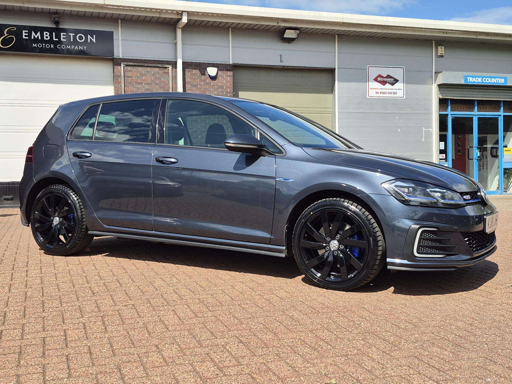 A 2018 VOLKSWAGEN GOLF 1.4 TSI 8.7kWh GTE Advance Hatchback 5dr Petrol Plug-in Hybrid DSG Euro 6 (s/s) (204 ps) A 2018 VOLKSWAGEN GOLF 1.4 TSI 8.7kWh GTE Advance Hatchback 5dr Petrol Plug-in Hybrid DSG Euro 6 (s/s) (204 ps)