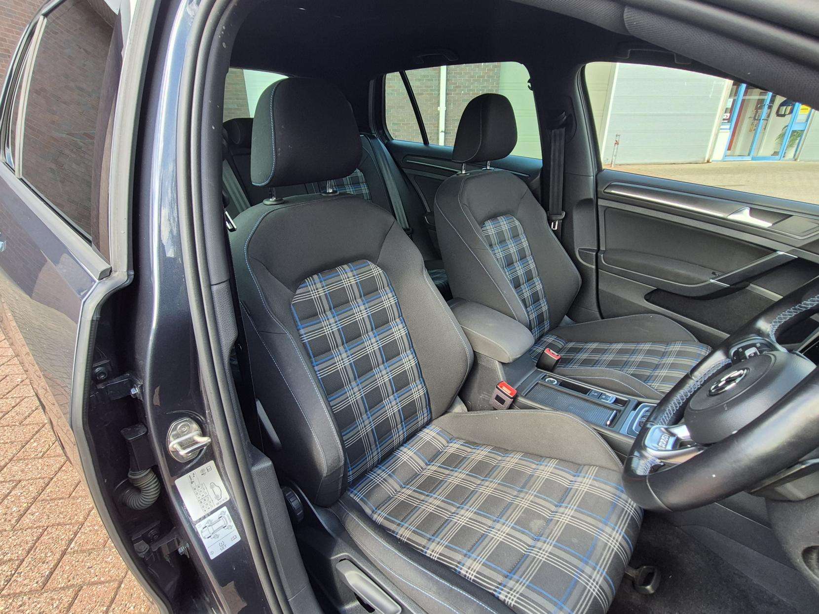 2018 VOLKSWAGEN GOLF 2018 VOLKSWAGEN GOLF