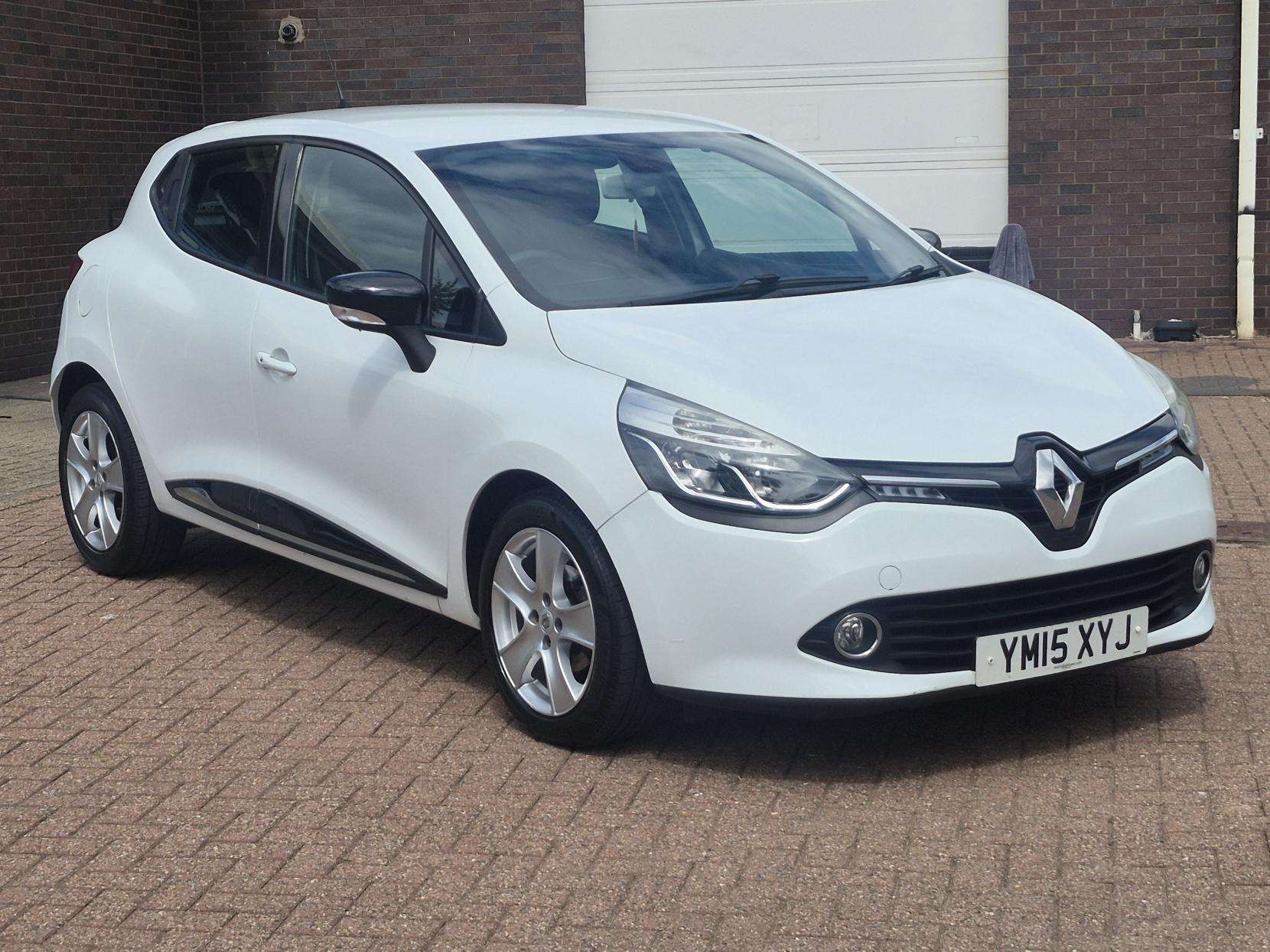 A 2015 RENAULT CLIO 1.5 dCi Dynamique MediaNav Hatchback 5dr Diesel Manual Euro 5 (s/s) (90 ps) A 2015 RENAULT CLIO 1.5 dCi Dynamique MediaNav Hatchback 5dr Diesel Manual Euro 5 (s/s) (90 ps)