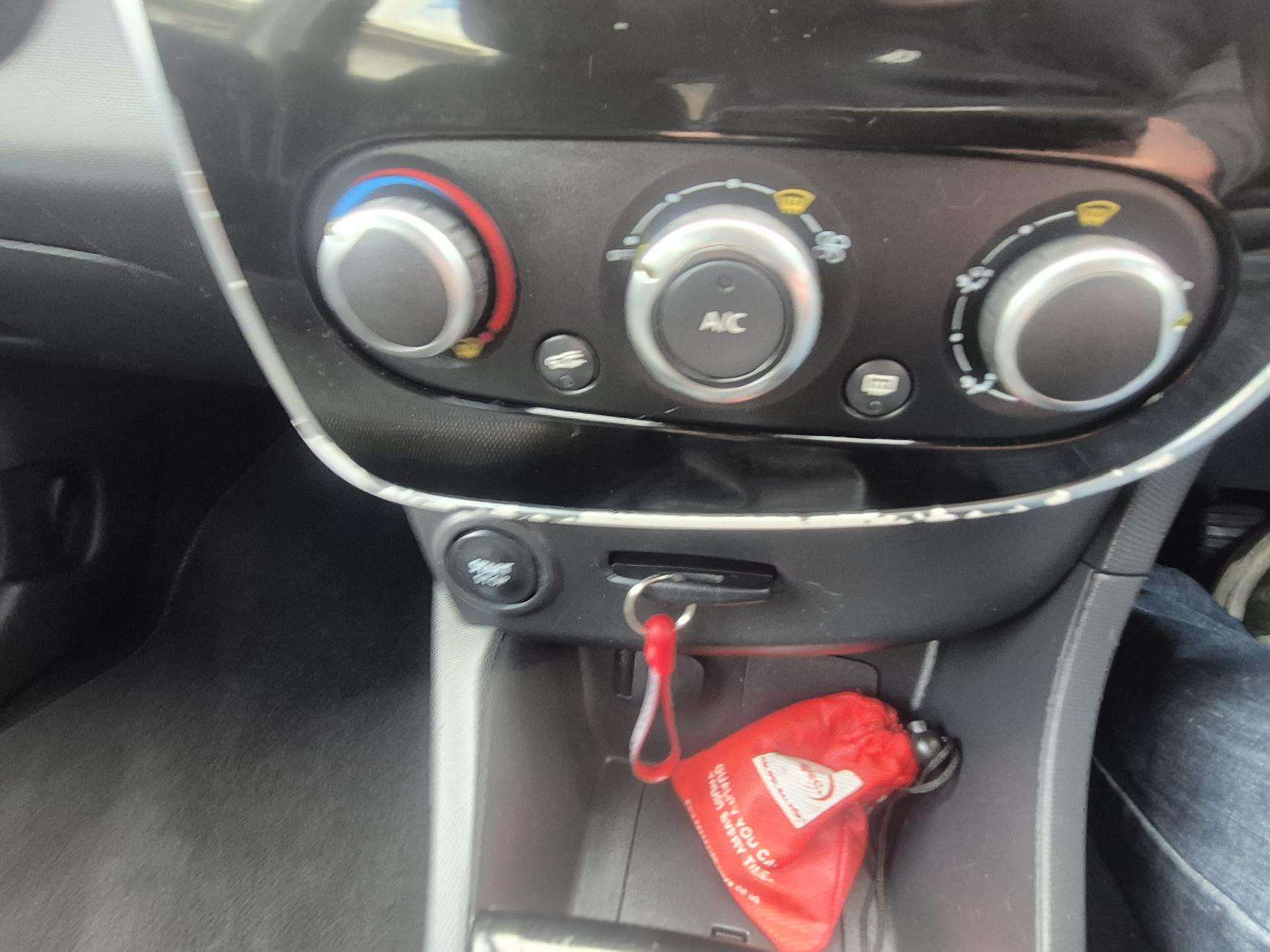 2015 RENAULT CLIO 2015 RENAULT CLIO