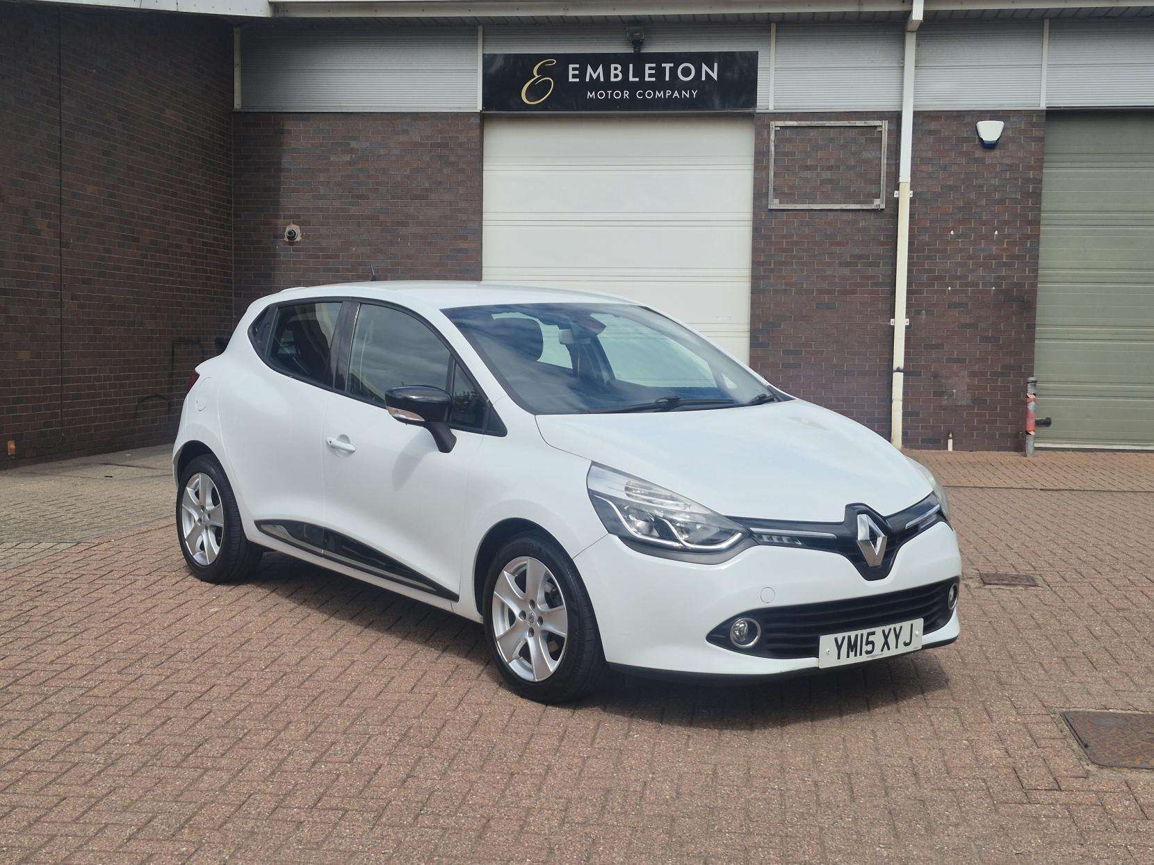 A 2015 RENAULT CLIO 1.5 dCi Dynamique MediaNav Hatchback 5dr Diesel Manual Euro 5 (s/s) (90 ps) A 2015 RENAULT CLIO 1.5 dCi Dynamique MediaNav Hatchback 5dr Diesel Manual Euro 5 (s/s) (90 ps)
