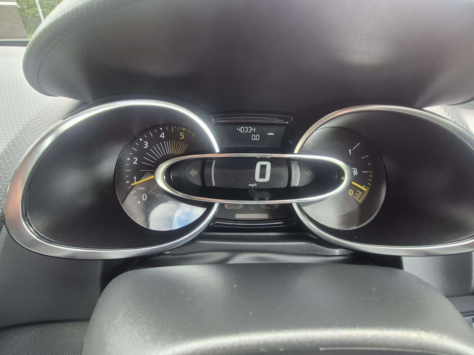 2015 RENAULT CLIO 2015 RENAULT CLIO