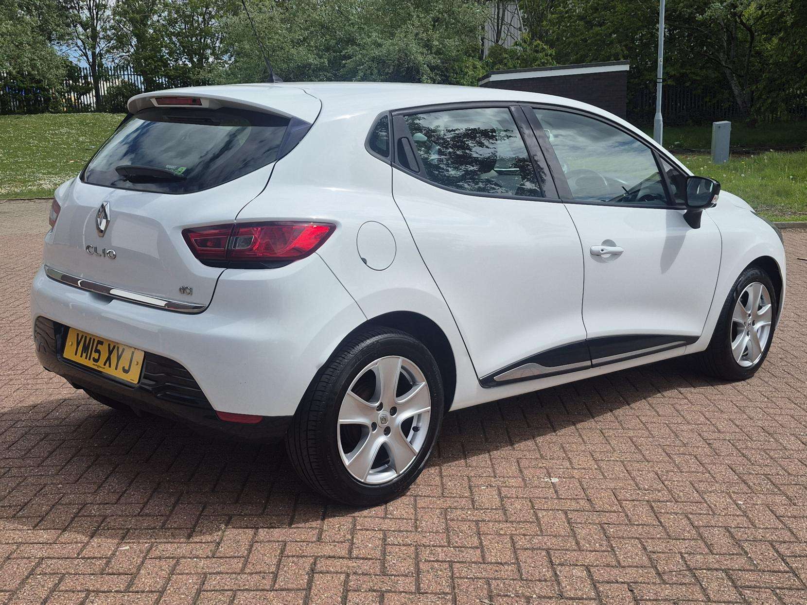 A 2015 RENAULT CLIO 1.5 dCi Dynamique MediaNav Hatchback 5dr Diesel Manual Euro 5 (s/s) (90 ps) A 2015 RENAULT CLIO 1.5 dCi Dynamique MediaNav Hatchback 5dr Diesel Manual Euro 5 (s/s) (90 ps)