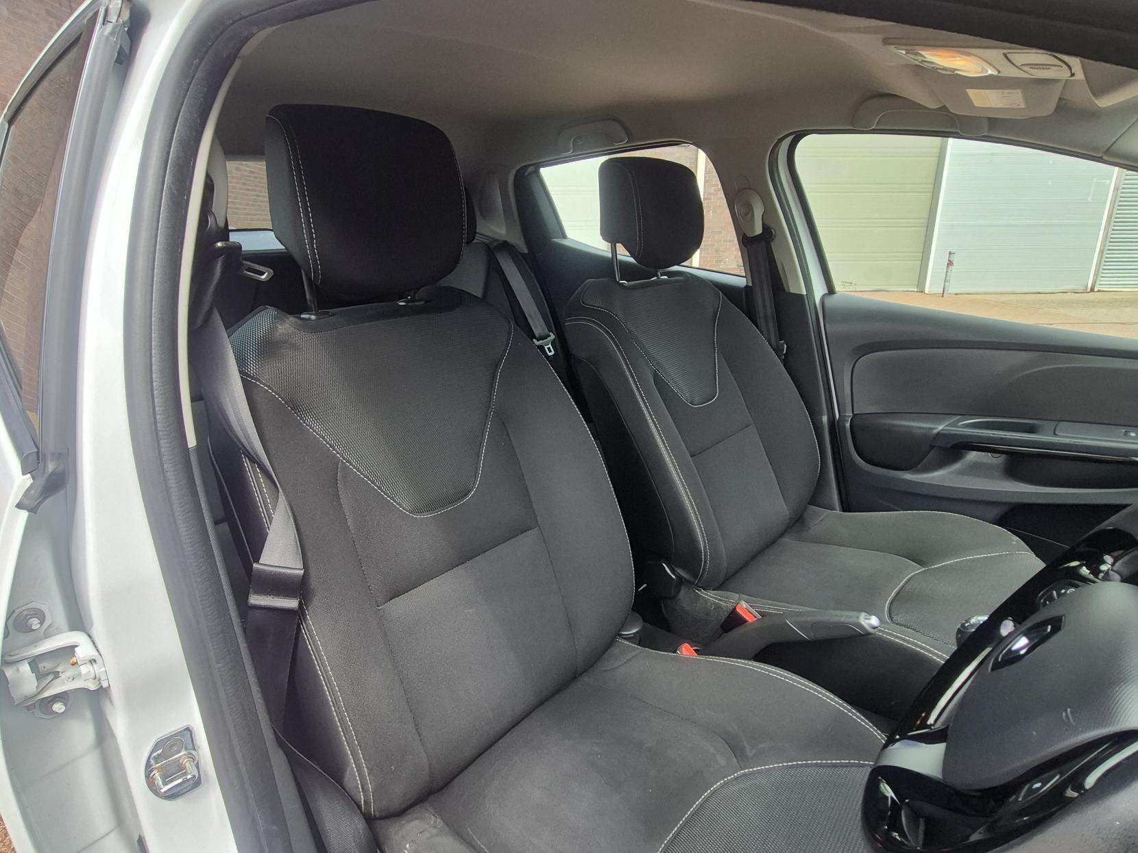 2015 RENAULT CLIO 2015 RENAULT CLIO
