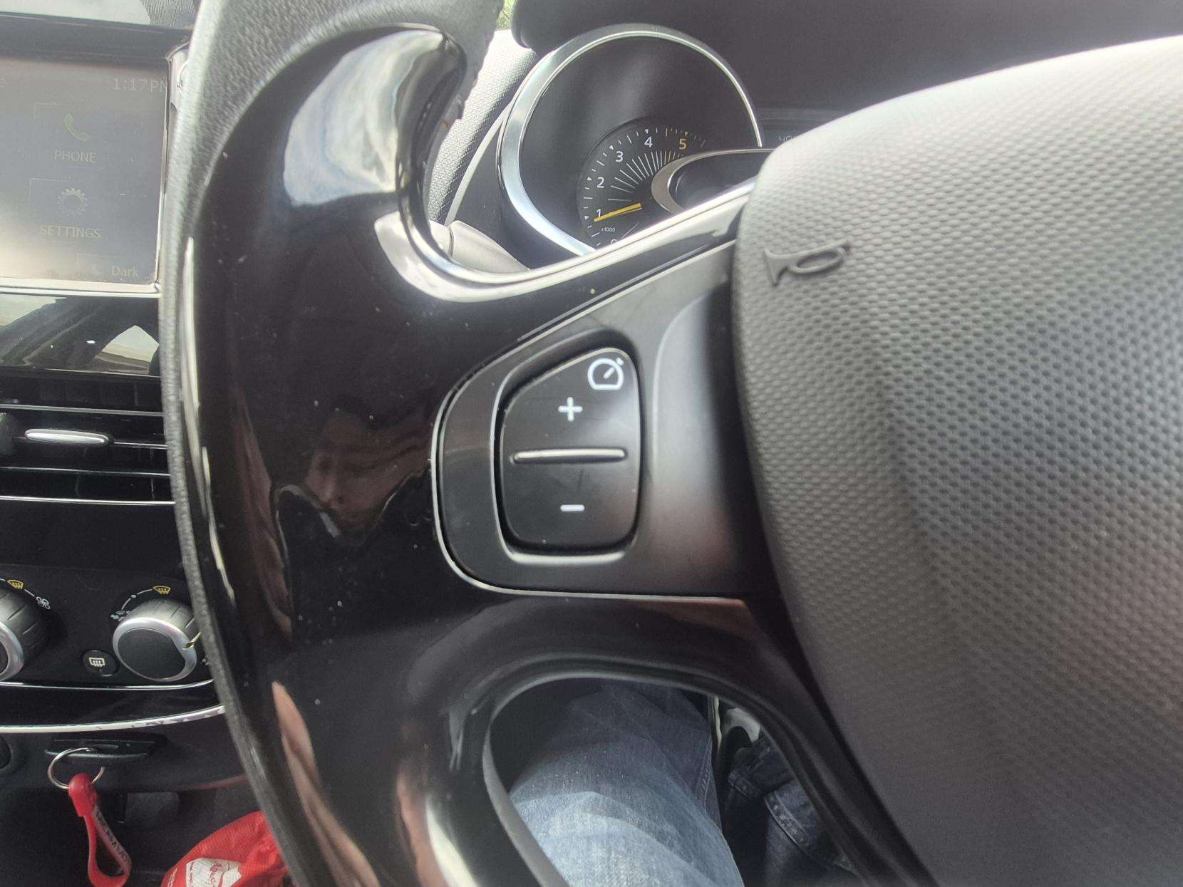 2015 RENAULT CLIO 2015 RENAULT CLIO