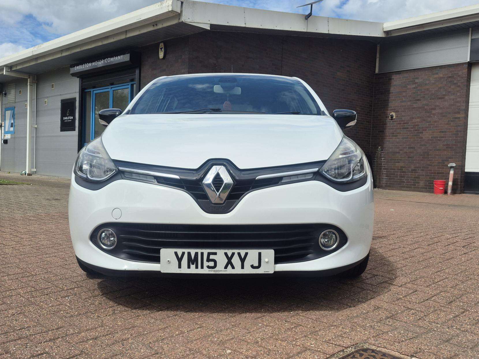 2015 RENAULT CLIO 2015 RENAULT CLIO