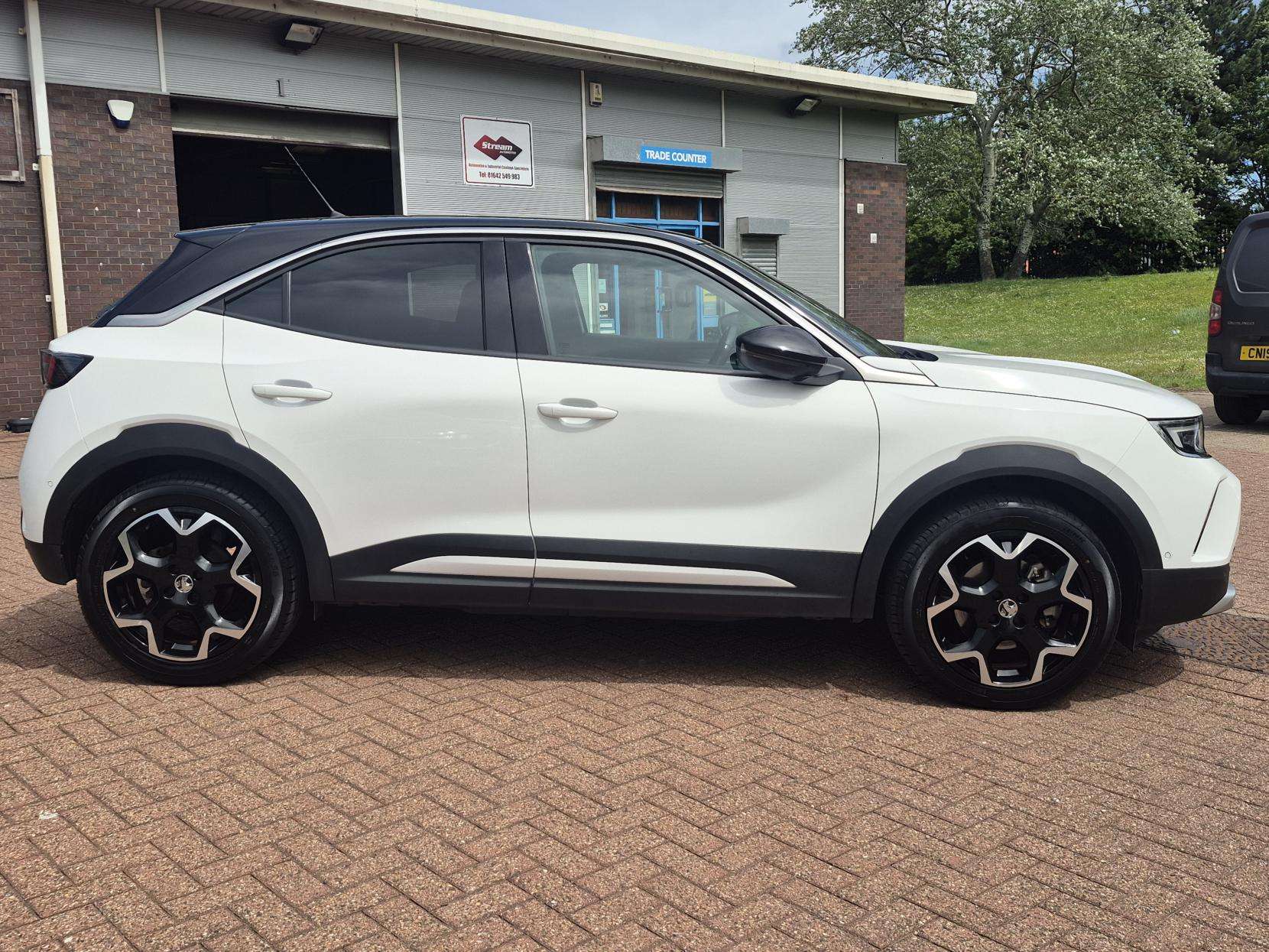 A 2022 VAUXHALL MOKKA ELECTRIC 50kWh Ultimate SUV 5dr Electric Auto (136 ps) A 2022 VAUXHALL MOKKA ELECTRIC 50kWh Ultimate SUV 5dr Electric Auto (136 ps)