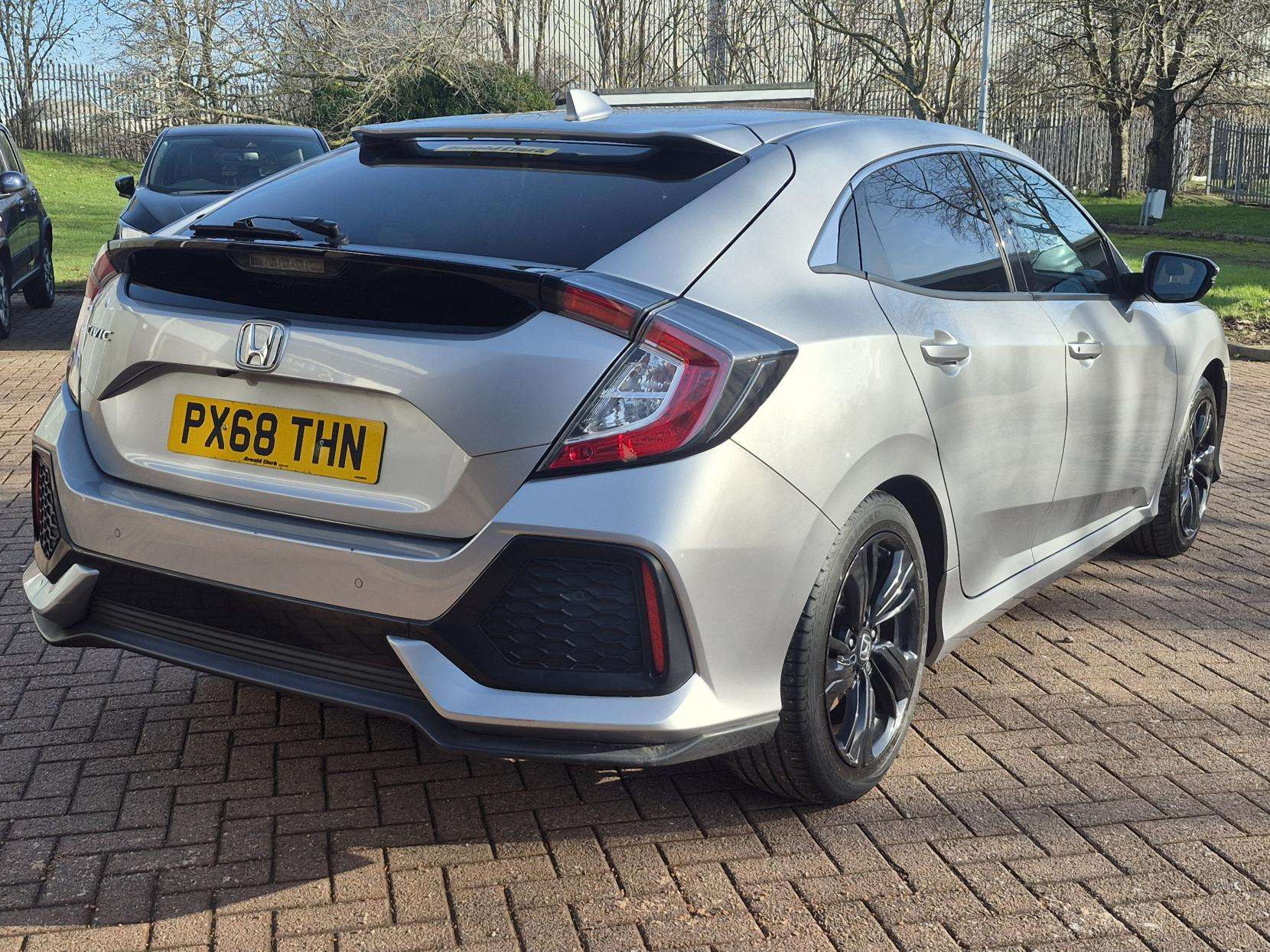 A 2018 HONDA CIVIC 1.0 VTEC Turbo SR Hatchback 5dr Petrol Manual Euro 6 (s/s) (126 ps) A 2018 HONDA CIVIC 1.0 VTEC Turbo SR Hatchback 5dr Petrol Manual Euro 6 (s/s) (126 ps)