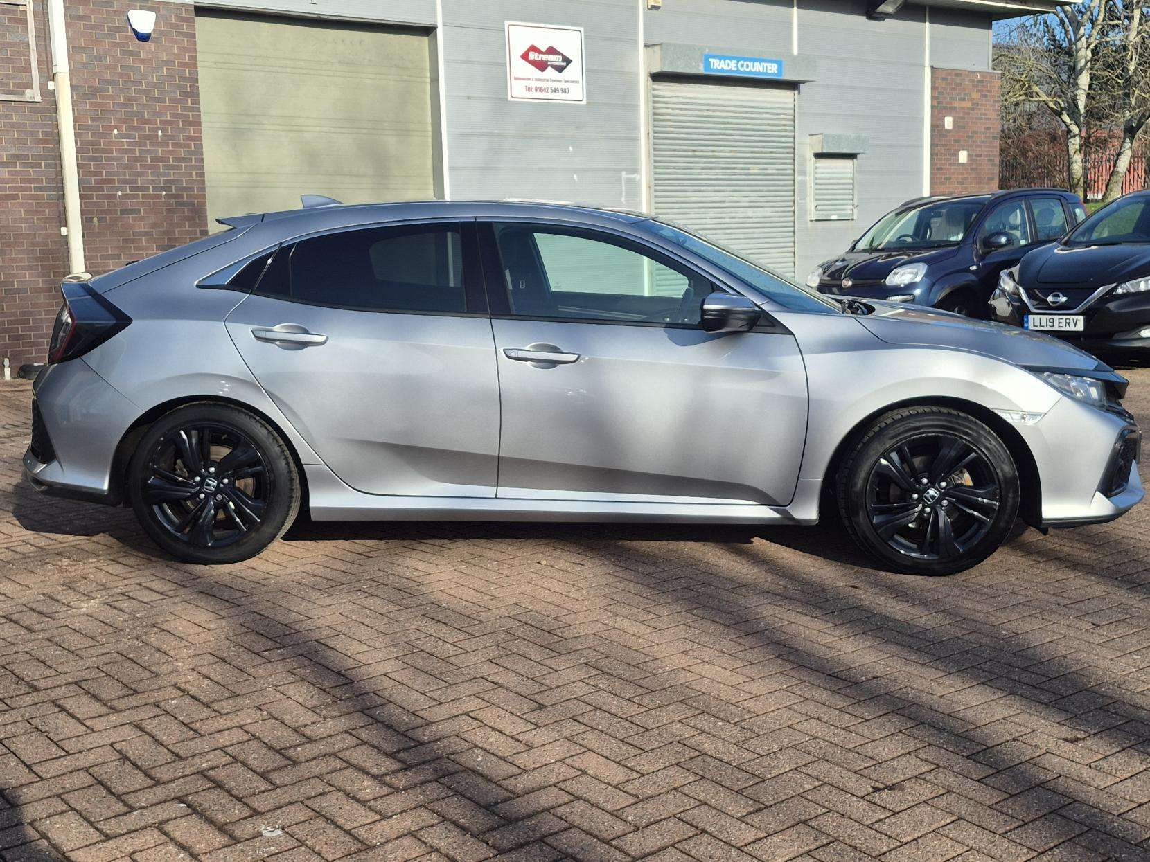 A 2018 HONDA CIVIC 1.0 VTEC Turbo SR Hatchback 5dr Petrol Manual Euro 6 (s/s) (126 ps) A 2018 HONDA CIVIC 1.0 VTEC Turbo SR Hatchback 5dr Petrol Manual Euro 6 (s/s) (126 ps)