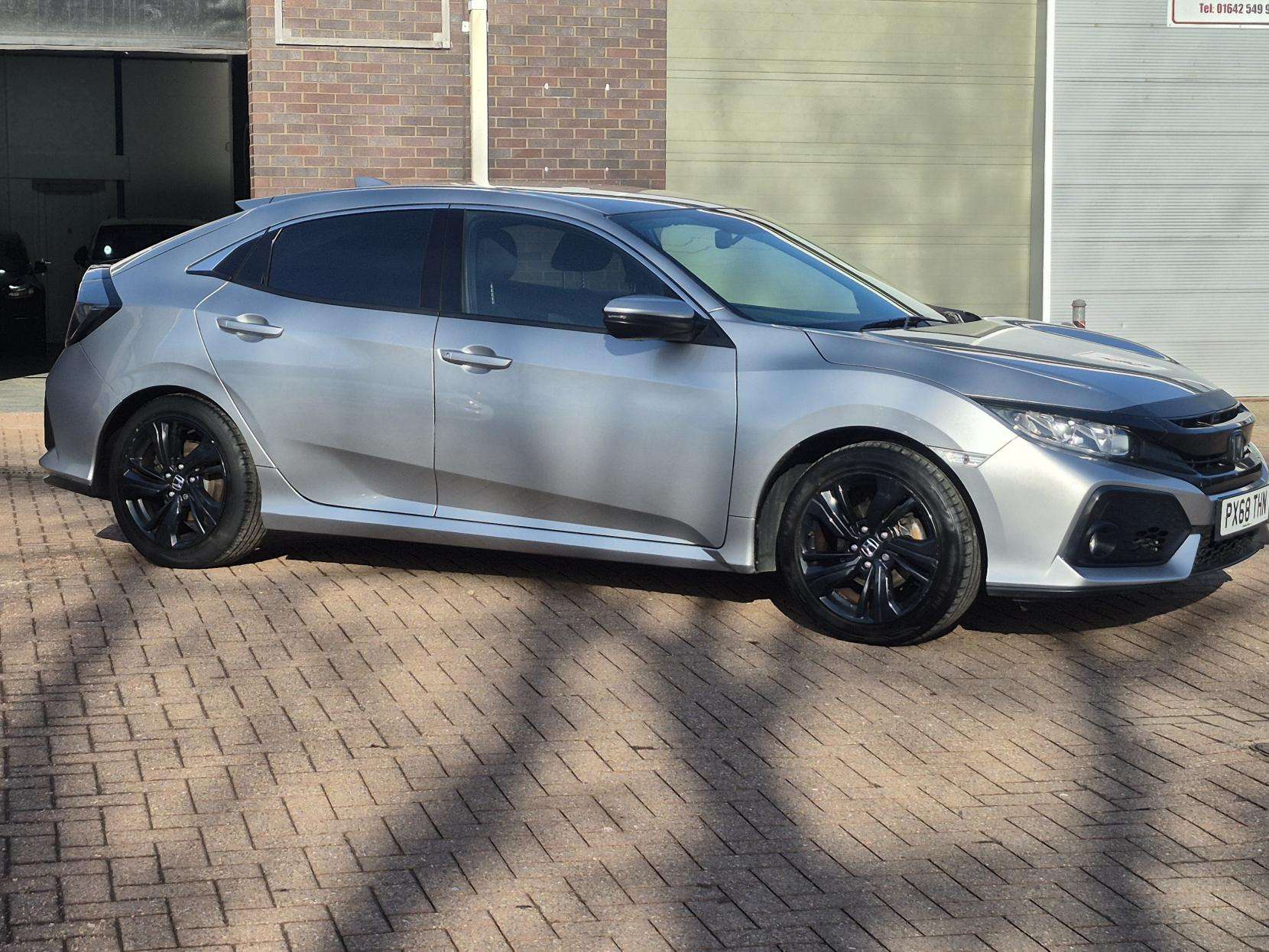 A 2018 HONDA CIVIC 1.0 VTEC Turbo SR Hatchback 5dr Petrol Manual Euro 6 (s/s) (126 ps) A 2018 HONDA CIVIC 1.0 VTEC Turbo SR Hatchback 5dr Petrol Manual Euro 6 (s/s) (126 ps)