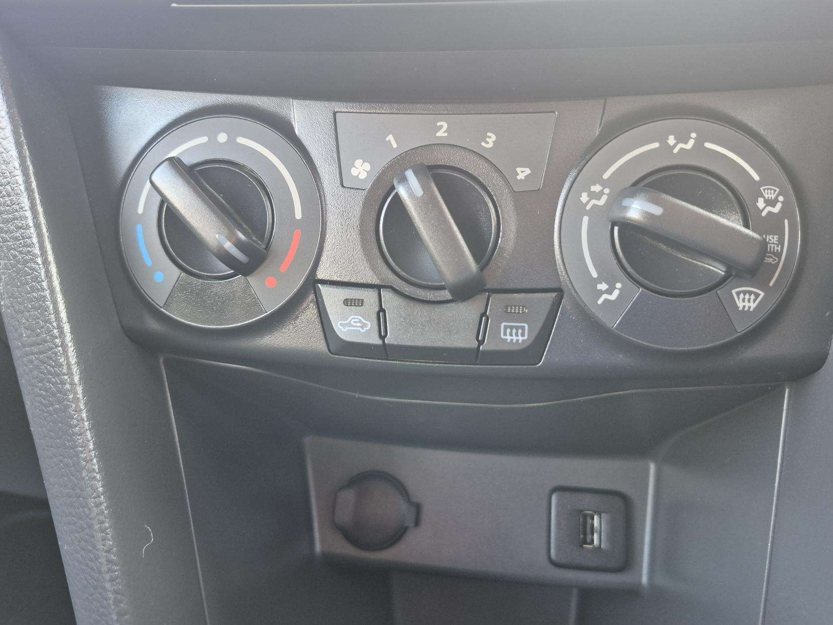 2013 SUZUKI SWIFT 2013 SUZUKI SWIFT