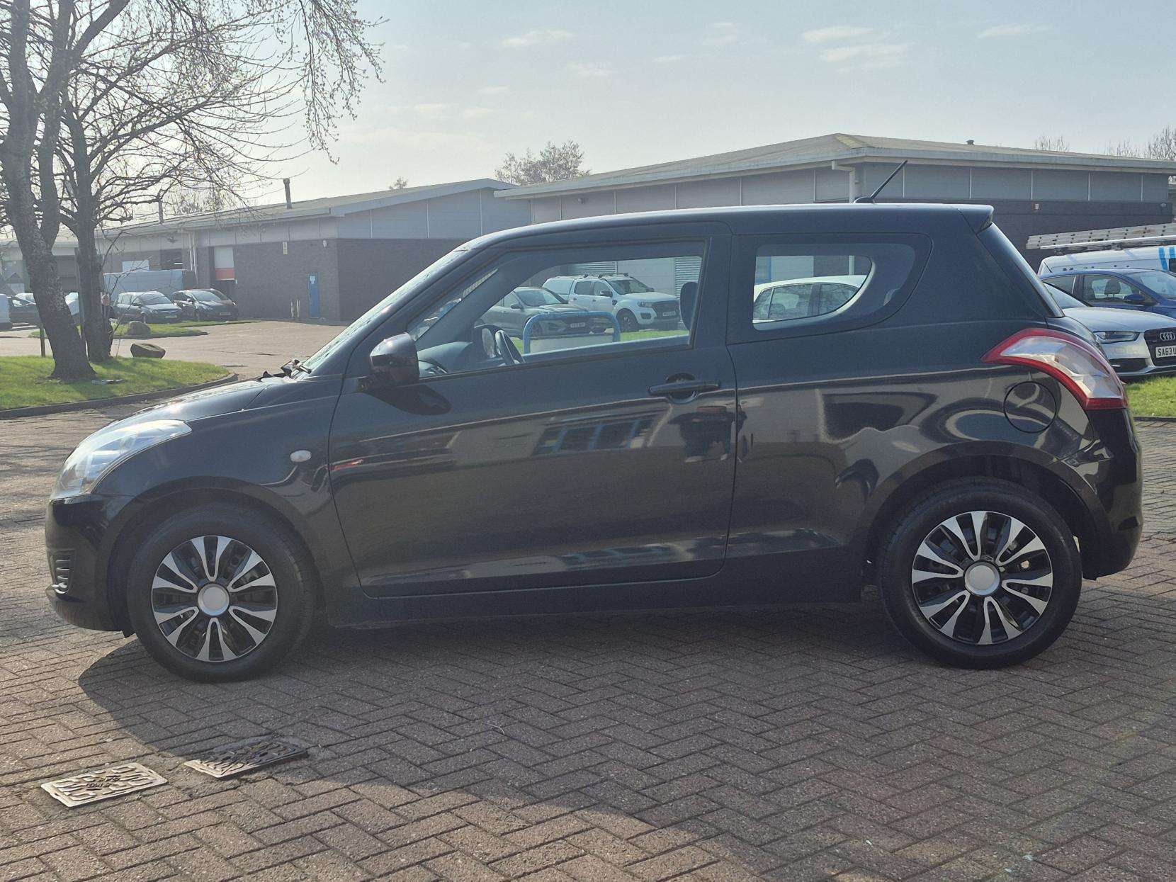 2013 SUZUKI SWIFT 2013 SUZUKI SWIFT