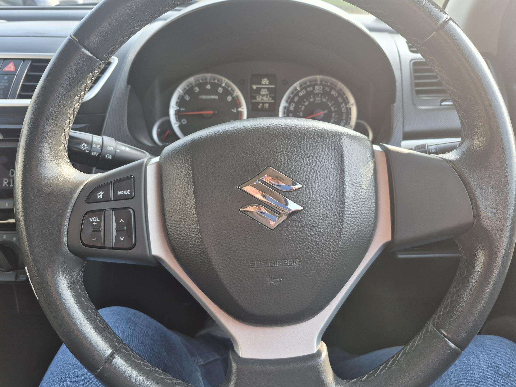 2013 SUZUKI SWIFT 2013 SUZUKI SWIFT