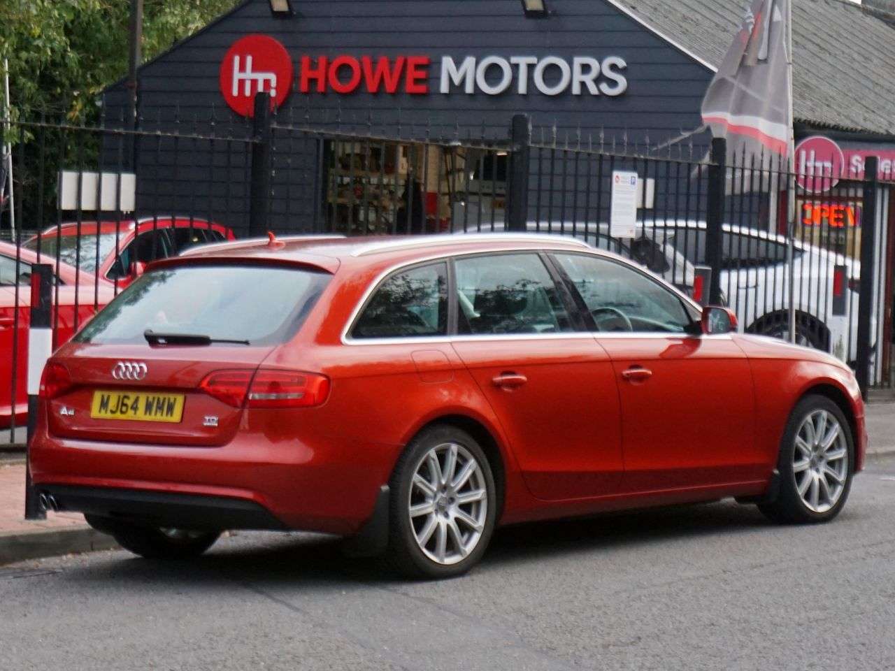 A 2014 AUDI A4 AVANT 2.0 TDI SE Technik Estate Diesel Manual quattro (s/s) 5dr - Just 60,000 Mil A 2014 AUDI A4 AVANT 2.0 TDI SE Technik Estate Diesel Manual quattro (s/s) 5dr - Just 60,000 Mil