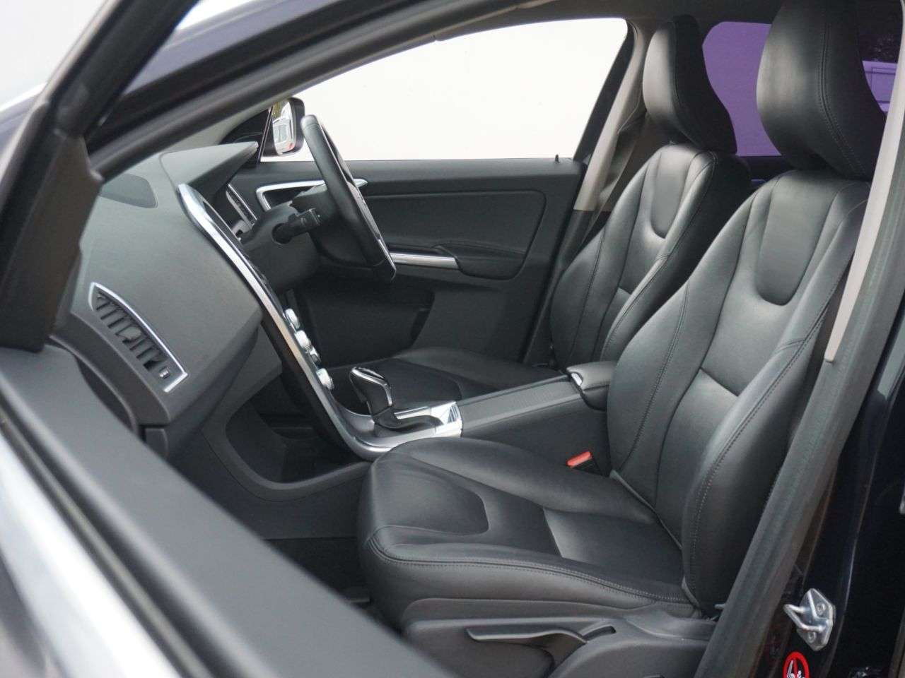 A 2016 VOLVO XC60 2.0 D4 SE Nav SUV Diesel Auto Euro 6 (s/s) 5dr - Just 60,660 Miles / 1 Owne A 2016 VOLVO XC60 2.0 D4 SE Nav SUV Diesel Auto Euro 6 (s/s) 5dr - Just 60,660 Miles / 1 Owne