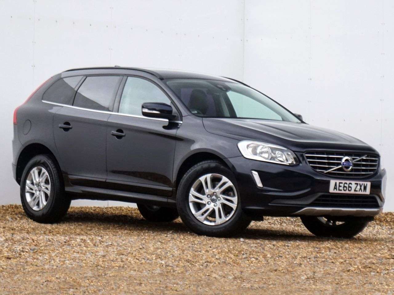 A 2016 VOLVO XC60 2.0 D4 SE Nav SUV Diesel Auto Euro 6 (s/s) 5dr - Just 60,660 Miles / 1 Owne A 2016 VOLVO XC60 2.0 D4 SE Nav SUV Diesel Auto Euro 6 (s/s) 5dr - Just 60,660 Miles / 1 Owne