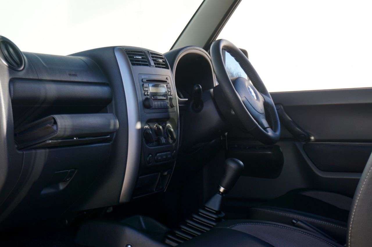 2012 SUZUKI JIMNY 2012 SUZUKI JIMNY