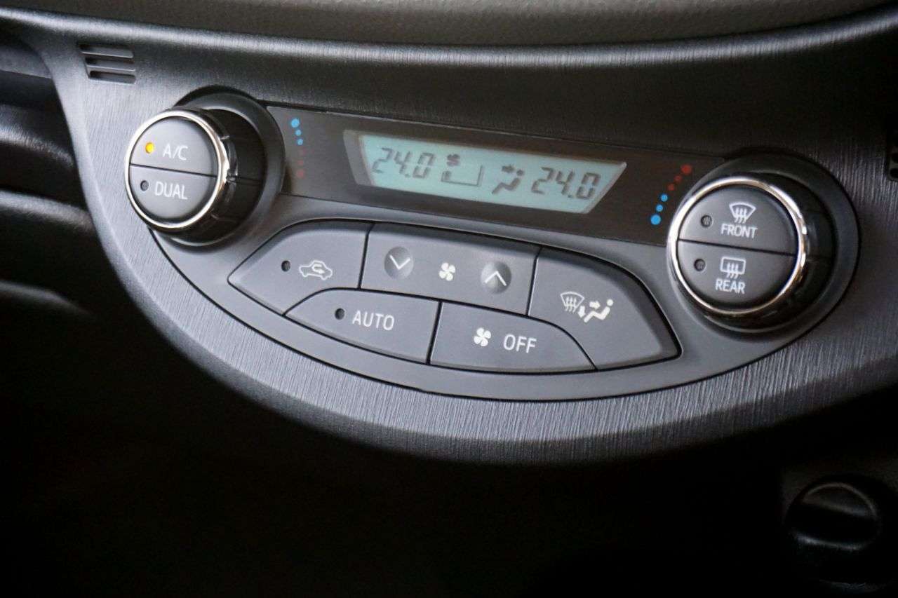 2014 TOYOTA YARIS 2014 TOYOTA YARIS