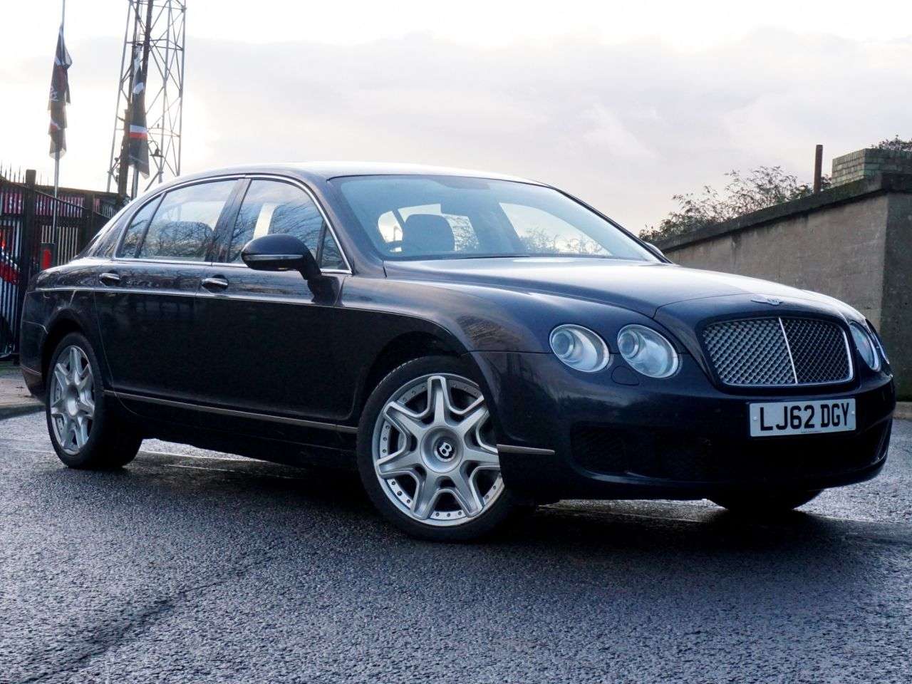 A 2012 BENTLEY CONTINENTAL 6.0 W12 Flying Spur Saloon 4dr Petrol Auto 4WD Euro 4 (560 ps) A 2012 BENTLEY CONTINENTAL 6.0 W12 Flying Spur Saloon 4dr Petrol Auto 4WD Euro 4 (560 ps)