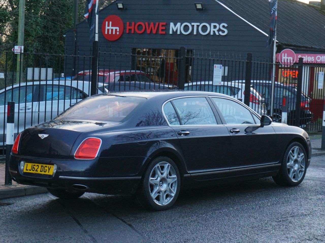 A 2012 BENTLEY CONTINENTAL 6.0 W12 Flying Spur Saloon 4dr Petrol Auto 4WD Euro 4 (560 ps) A 2012 BENTLEY CONTINENTAL 6.0 W12 Flying Spur Saloon 4dr Petrol Auto 4WD Euro 4 (560 ps)