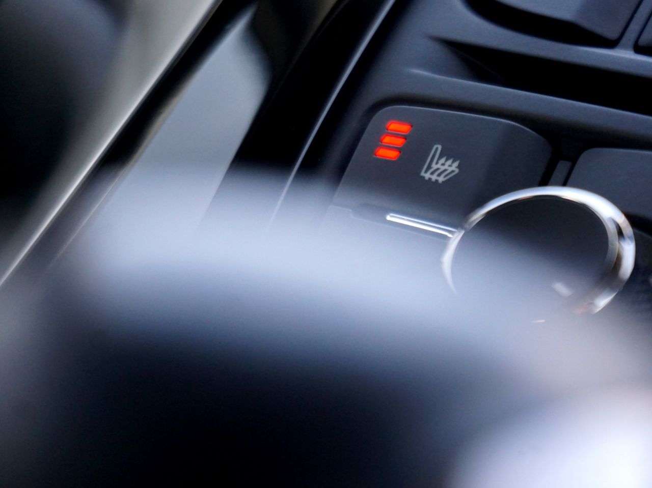 A 2015 VAUXHALL ASTRA 2.0 CDTi Elite Hatchback Diesel Auto 5dr - Just 33,814 Miles / Heated Leath A 2015 VAUXHALL ASTRA 2.0 CDTi Elite Hatchback Diesel Auto 5dr - Just 33,814 Miles / Heated Leath