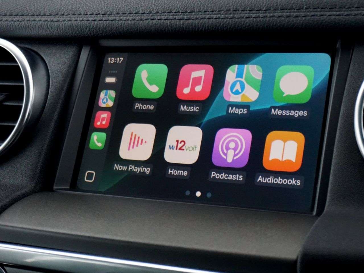 A 2011 LAND ROVER DISCOVERY 4 SE 5.0 V8 Commandshift SUV 7 Seat Petrol Auto 5dr - Just 43,911 Miles / Pan A 2011 LAND ROVER DISCOVERY 4 SE 5.0 V8 Commandshift SUV 7 Seat Petrol Auto 5dr - Just 43,911 Miles / Pan