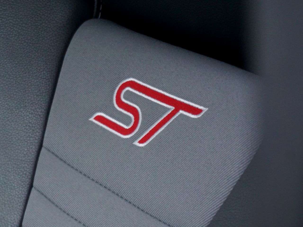 A 2014 FORD FOCUS 2.0 TDCi ST-2 Hatchback Diesel Manual Euro 6 (s/s) 5dr - Just 55,504 Miles A 2014 FORD FOCUS 2.0 TDCi ST-2 Hatchback Diesel Manual Euro 6 (s/s) 5dr - Just 55,504 Miles