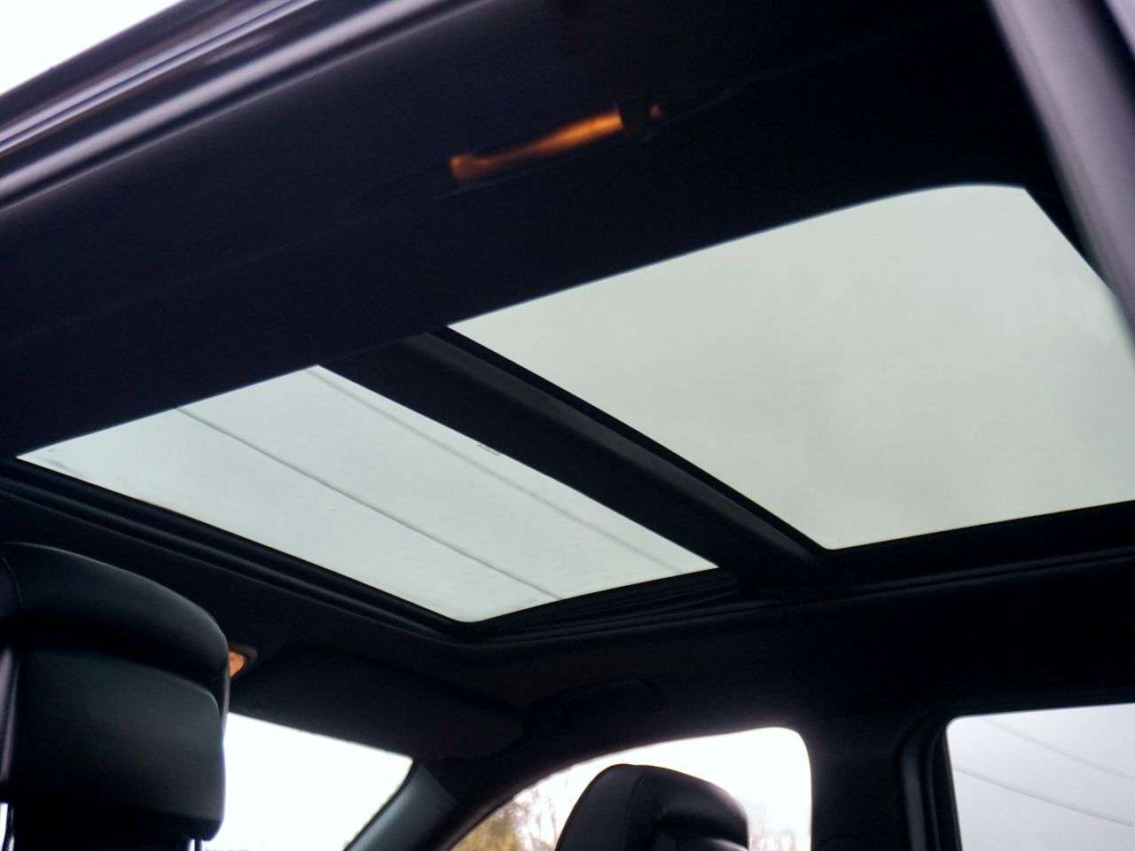 A 2016 JEEP GRAND CHEROKEE 3.0 V6 CRD Overland SUV Diesel Auto 4WD 5dr - 56,254 Miles / Panoramic Sunr A 2016 JEEP GRAND CHEROKEE 3.0 V6 CRD Overland SUV Diesel Auto 4WD 5dr - 56,254 Miles / Panoramic Sunr