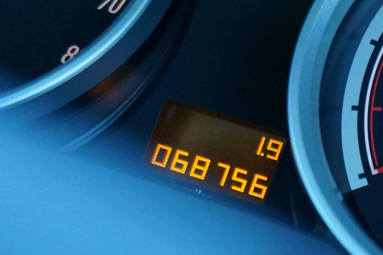 A 2009 VAUXHALL ASTRA 1.8 VVT 16v SRi Exterior Pack Sport Hatch Petrol Manual 3dr - Just 68,757 M A 2009 VAUXHALL ASTRA 1.8 VVT 16v SRi Exterior Pack Sport Hatch Petrol Manual 3dr - Just 68,757 M