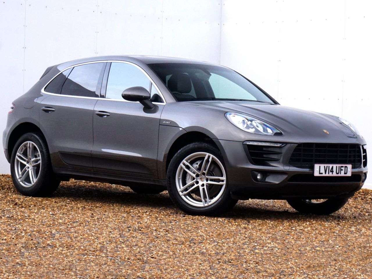 A 2014 PORSCHE MACAN 3.0 TD V6 S SUV Diesel PDK 4WD Euro 6 (s/s) 5dr - Just 98,447 Miles / Panor A 2014 PORSCHE MACAN 3.0 TD V6 S SUV Diesel PDK 4WD Euro 6 (s/s) 5dr - Just 98,447 Miles / Panor