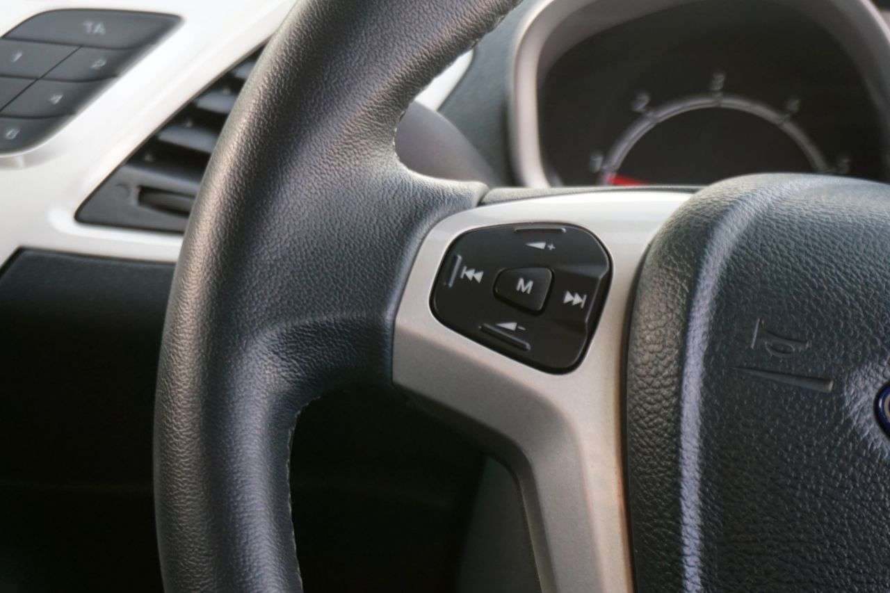 2011 FORD FIESTA 2011 FORD FIESTA