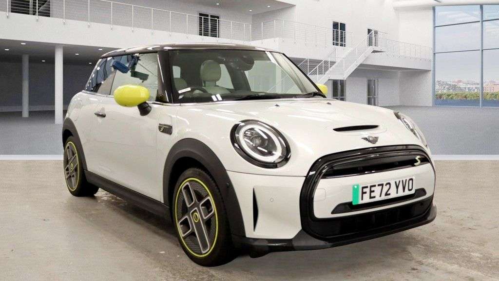 A 2022 MINI ELECTRIC HATCH Cooper SE 32.6kWh Level 3 Hatchback Electric Auto 3dr - Just 25,000 Miles / A 2022 MINI ELECTRIC HATCH Cooper SE 32.6kWh Level 3 Hatchback Electric Auto 3dr - Just 25,000 Miles /