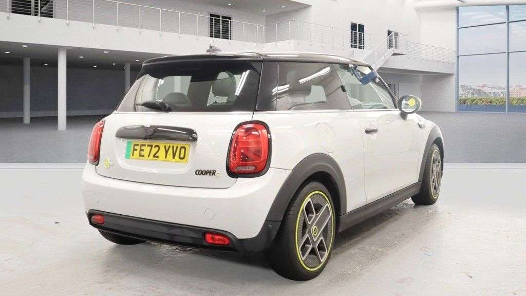 A 2022 MINI ELECTRIC HATCH Cooper SE 32.6kWh Level 3 Hatchback Electric Auto 3dr - Just 25,000 Miles / A 2022 MINI ELECTRIC HATCH Cooper SE 32.6kWh Level 3 Hatchback Electric Auto 3dr - Just 25,000 Miles /