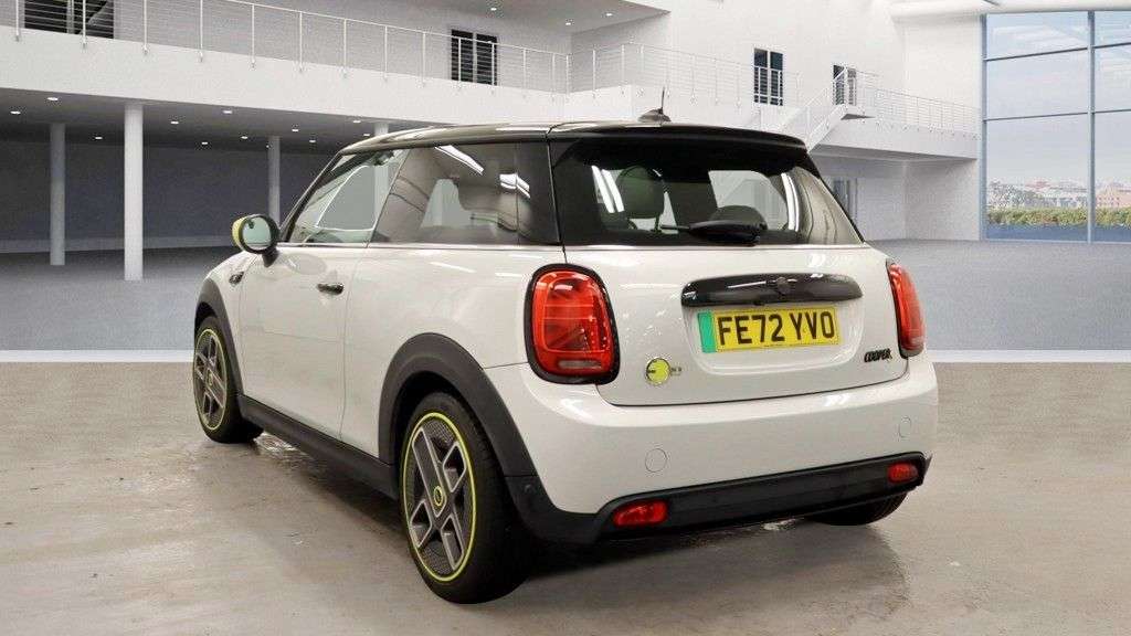 A 2022 MINI ELECTRIC HATCH Cooper SE 32.6kWh Level 3 Hatchback Electric Auto 3dr - Just 25,000 Miles / A 2022 MINI ELECTRIC HATCH Cooper SE 32.6kWh Level 3 Hatchback Electric Auto 3dr - Just 25,000 Miles /