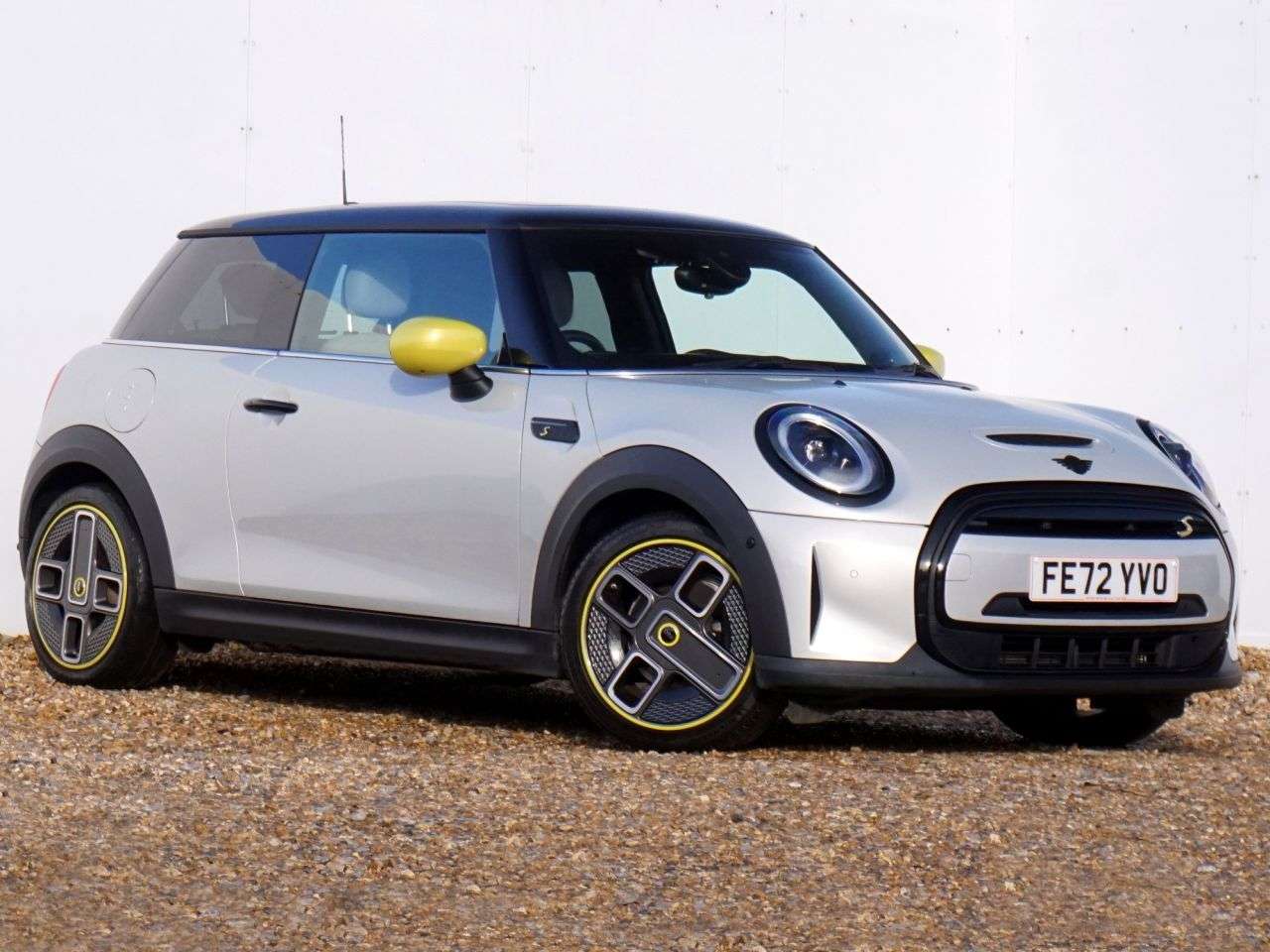 A 2022 MINI ELECTRIC HATCH Cooper SE 32.6kWh Level 3 Hatchback Electric Auto 3dr - Just 24,857 Miles / A 2022 MINI ELECTRIC HATCH Cooper SE 32.6kWh Level 3 Hatchback Electric Auto 3dr - Just 24,857 Miles /