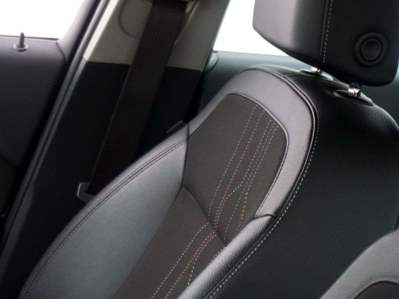 A 2012 VAUXHALL ASTRA 1.4 16v Active Hatchback Petrol Manual 5dr - Just 59,000 Miles / 1 Owner fr A 2012 VAUXHALL ASTRA 1.4 16v Active Hatchback Petrol Manual 5dr - Just 59,000 Miles / 1 Owner fr