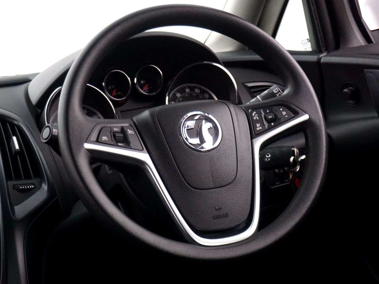 A 2012 VAUXHALL ASTRA 1.4 16v Active Hatchback Petrol Manual 5dr - Just 59,000 Miles / 1 Owner fr A 2012 VAUXHALL ASTRA 1.4 16v Active Hatchback Petrol Manual 5dr - Just 59,000 Miles / 1 Owner fr