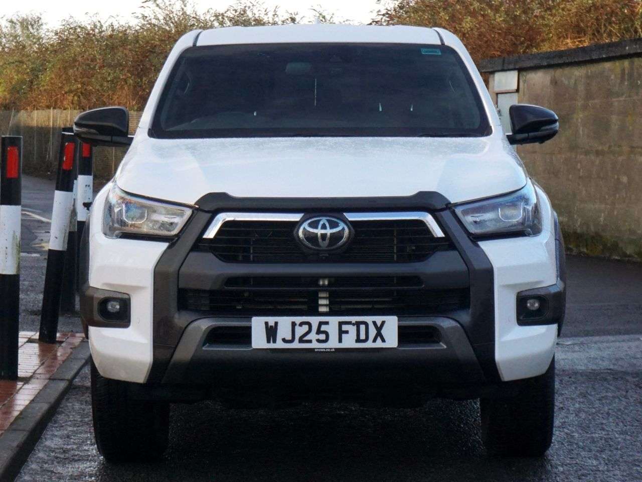 A 2025 TOYOTA HI-LUX 2.8 D-4D-h Invincible X Diesel Hybrid Auto 4WD Double Cab / Truckman / Towb A 2025 TOYOTA HI-LUX 2.8 D-4D-h Invincible X Diesel Hybrid Auto 4WD Double Cab / Truckman / Towb